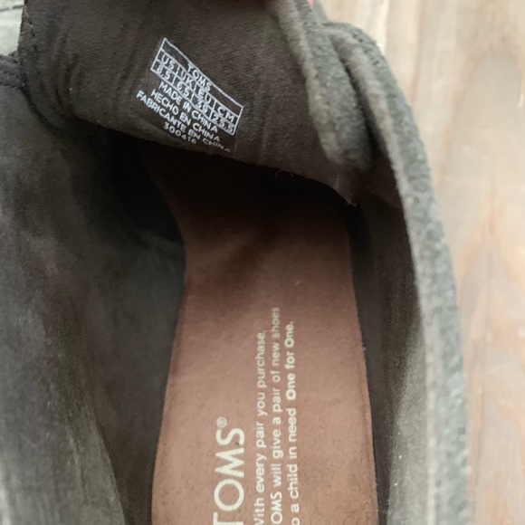 Toms Dusty Suede Olive women’s booties. - Picture 3 of 4